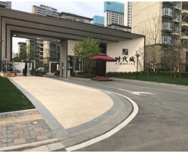 小區(qū)大門(mén)